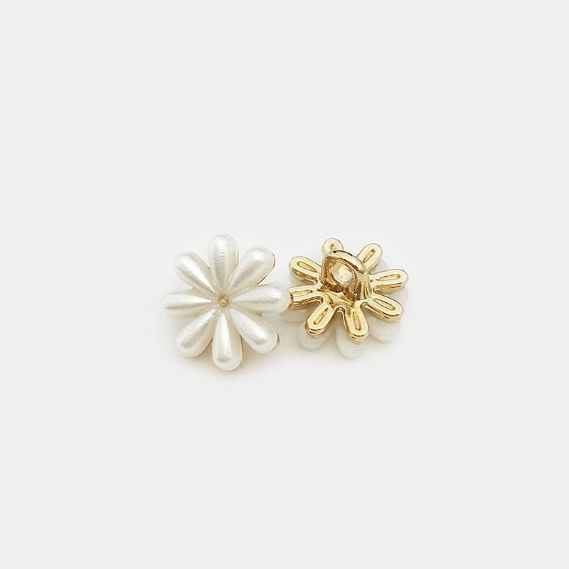 11.5mm Vintage Black & White Daisy Flower Metal Buttons 20pcs White
