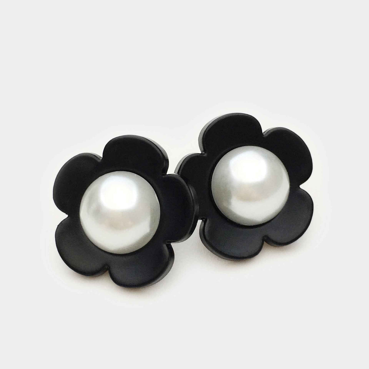 17.5/22.5mm Black White Floral Cat's-Eye Pearl Resin Buttons 20pcs Black Pearl