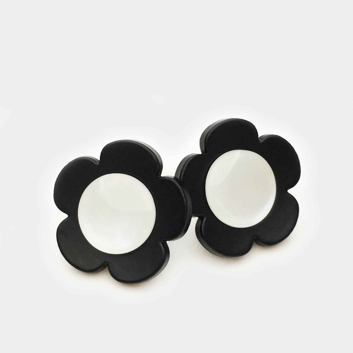 17.5/22.5mm Black White Floral Cat's-Eye Pearl Resin Buttons 20pcs Black Flat