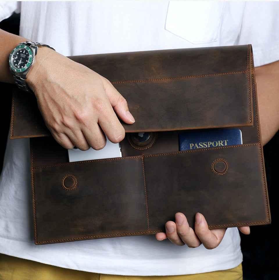 Skórzany cienki pokrowiec na laptopa 13,3 cala z uchwytem Airtag
