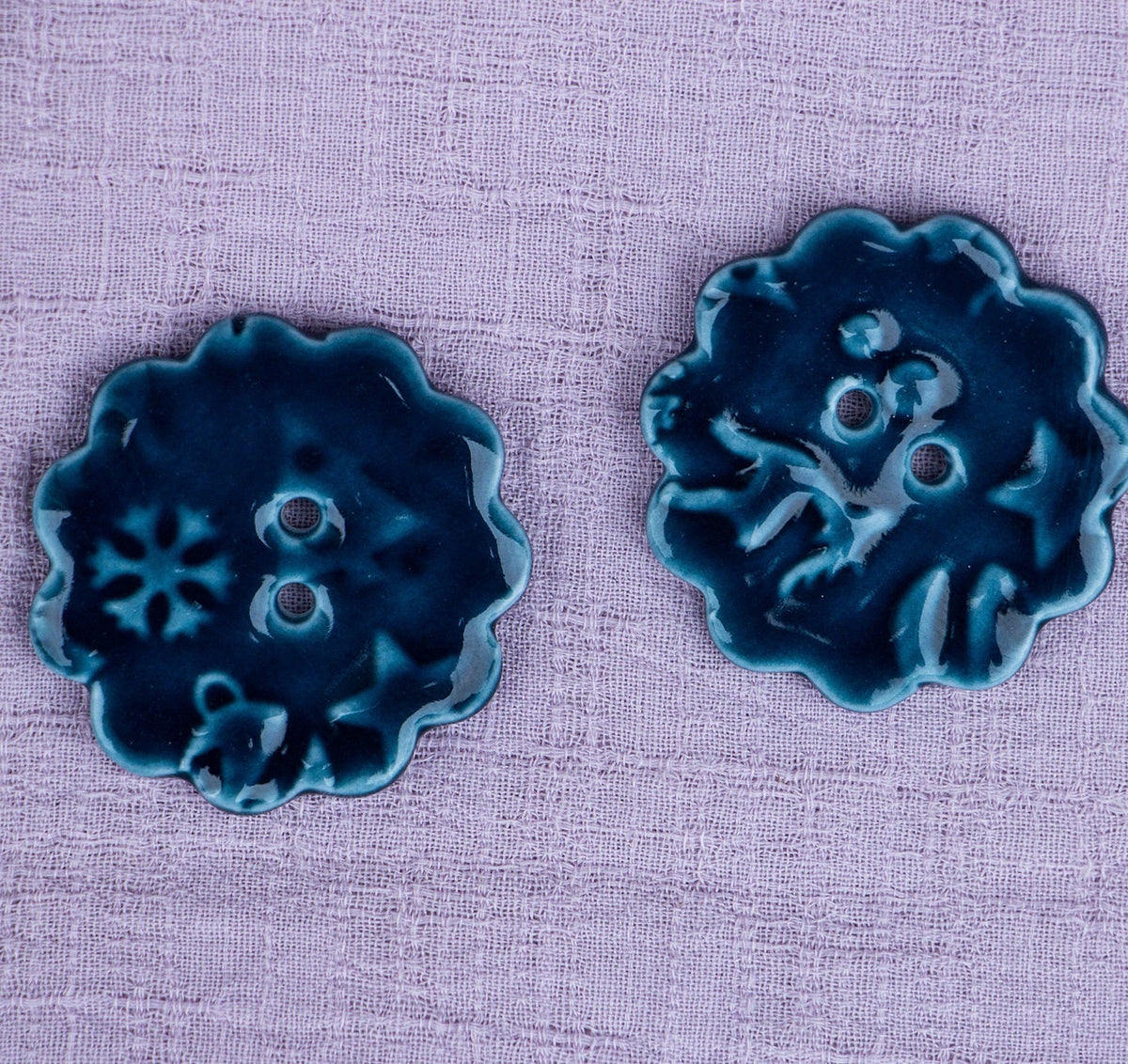 32mm Round 2-Hole Handmade DIY Ceramic Buttons with Snowflake Elk Pattern 6PCS Navy Blue