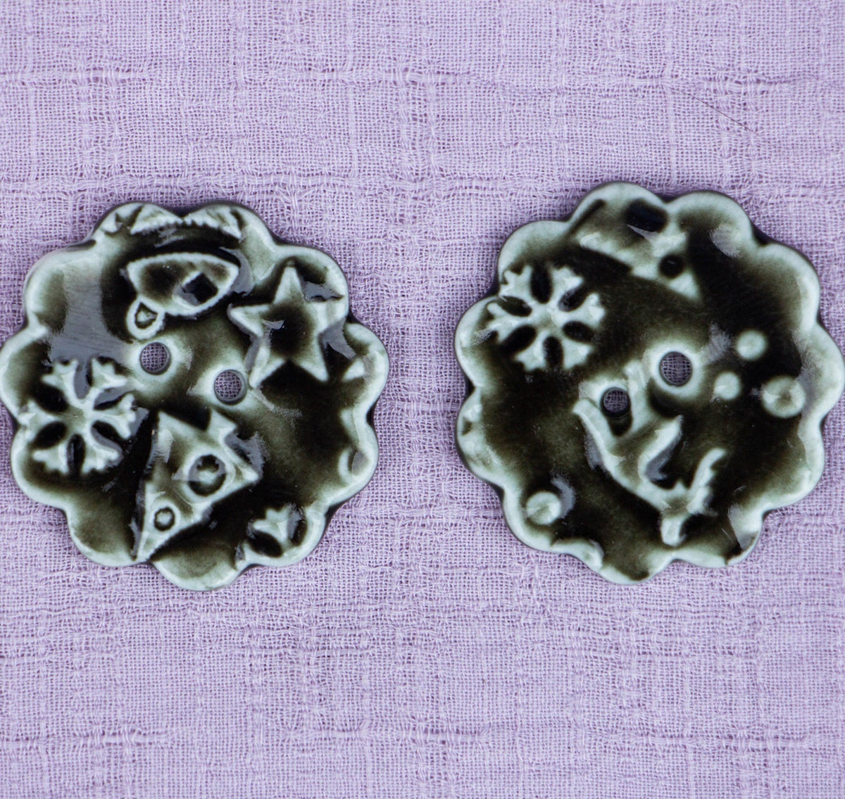 32mm Round 2-Hole Handmade DIY Ceramic Buttons with Snowflake Elk Pattern 6PCS Black