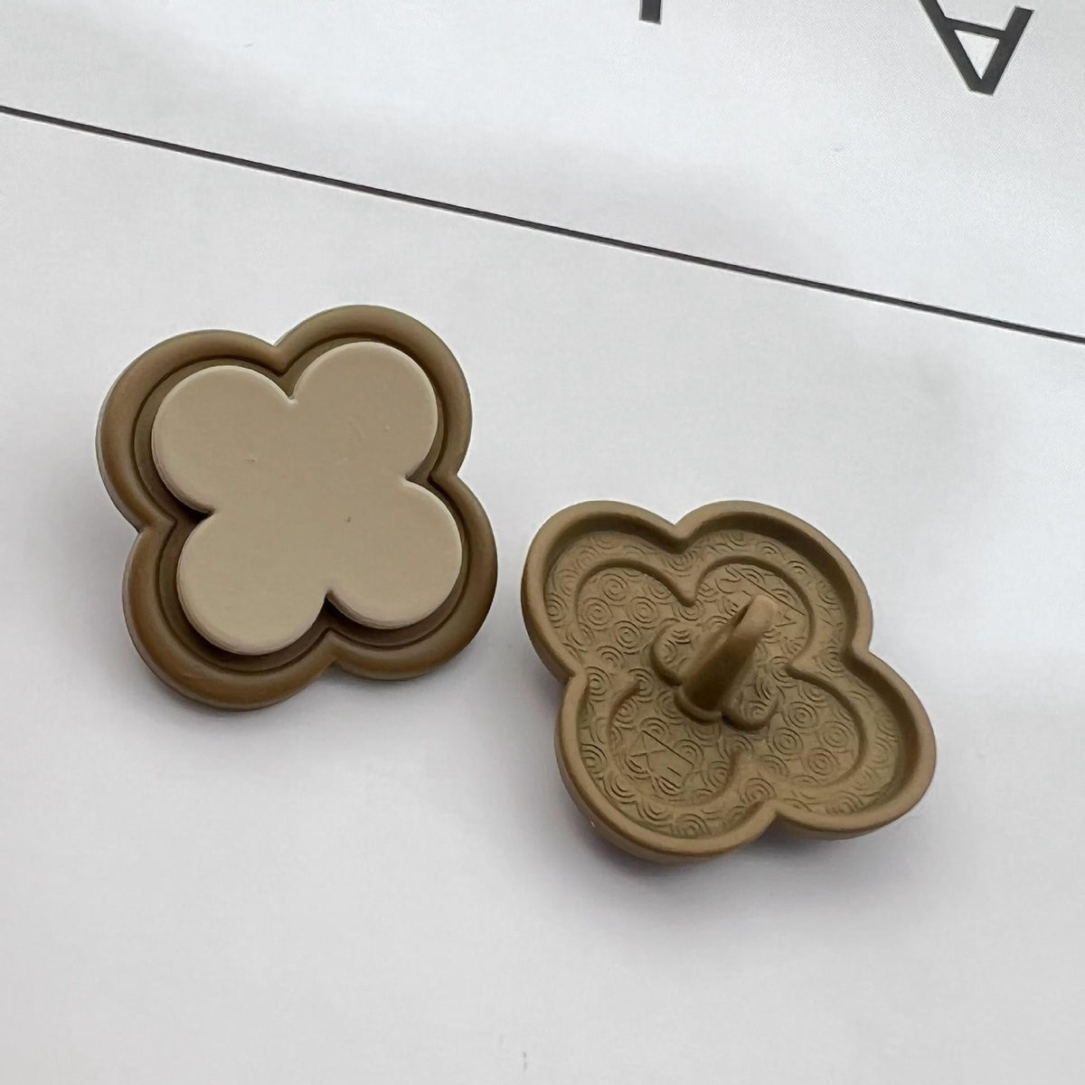 20/25mm 3D Flower Metal Coat Buttons with Painted Layers 12pcs Khaki
