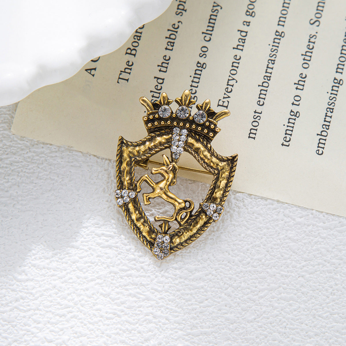 Men's Brooch Vintage Horse Shield Crown Clothing Pin 3pcs Gold