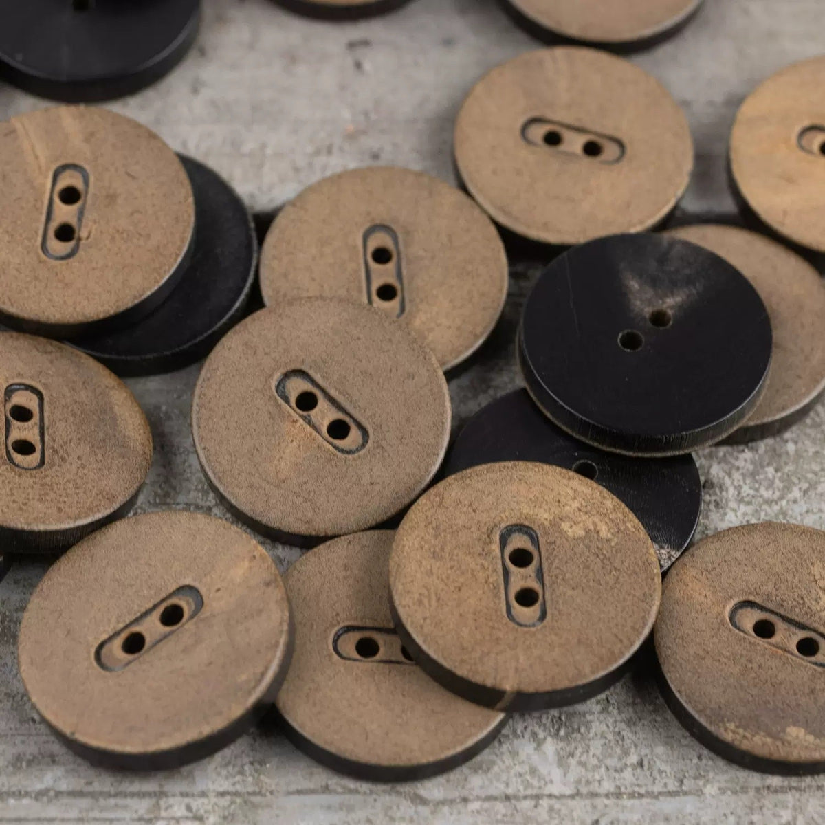15-25mm Dark Yellow Fully Fire-Burned Flat Horn Buttons for Linen Wool Coats 12pcs 2 Hole