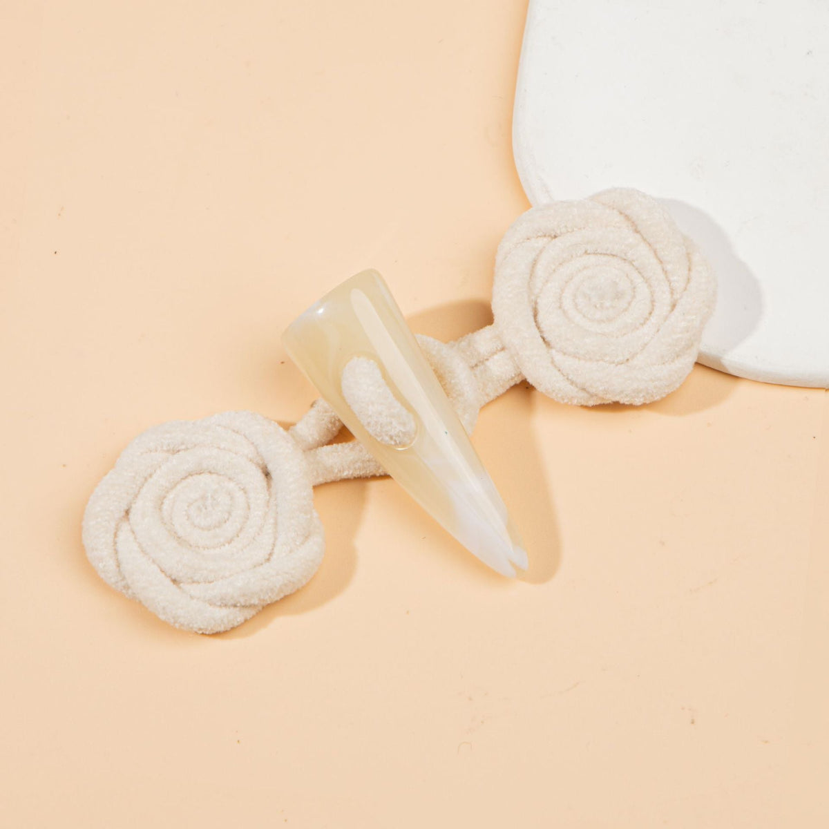 11cm Corduroy Rose Sew-on Toggle Buttons with Resin Horn 4pcs Beige