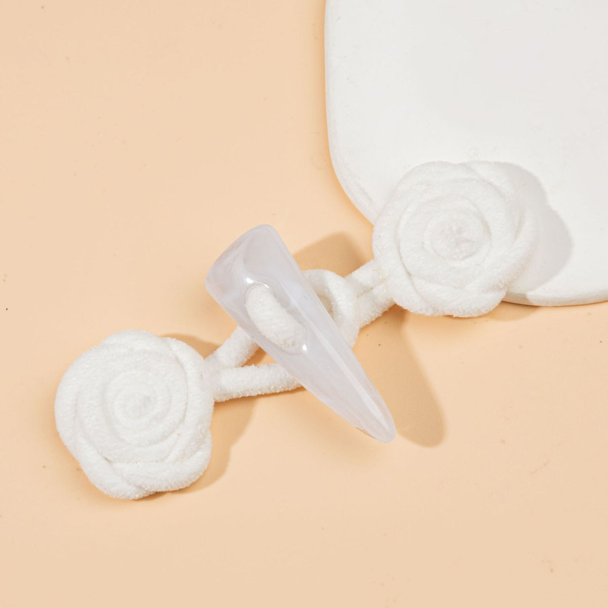 11cm Corduroy Rose Sew-on Toggle Buttons with Resin Horn 4pcs White