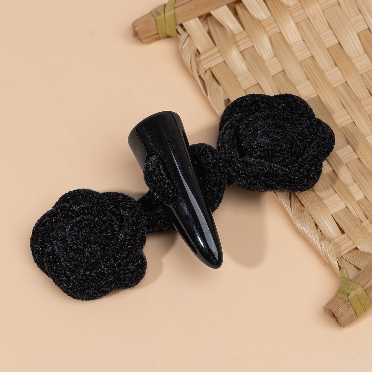 11cm Corduroy Rose Sew-on Toggle Buttons with Resin Horn 4pcs Black