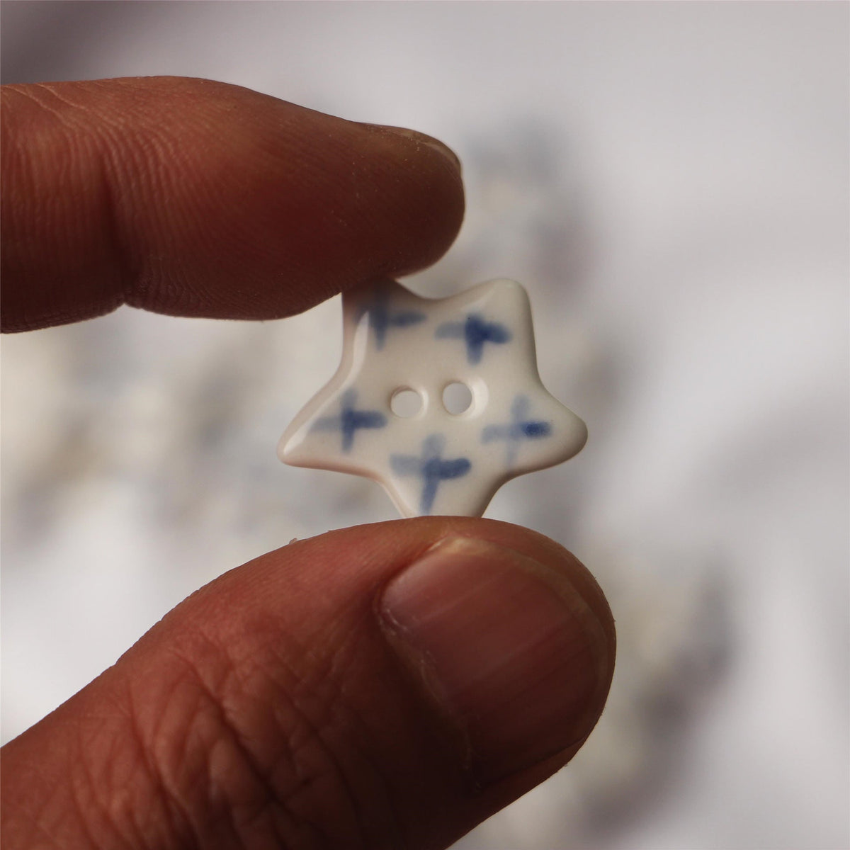 20/30mm Five Pointed Star 2 Hole Blue and White Ceramic Sewing Buttons 4PCS A
