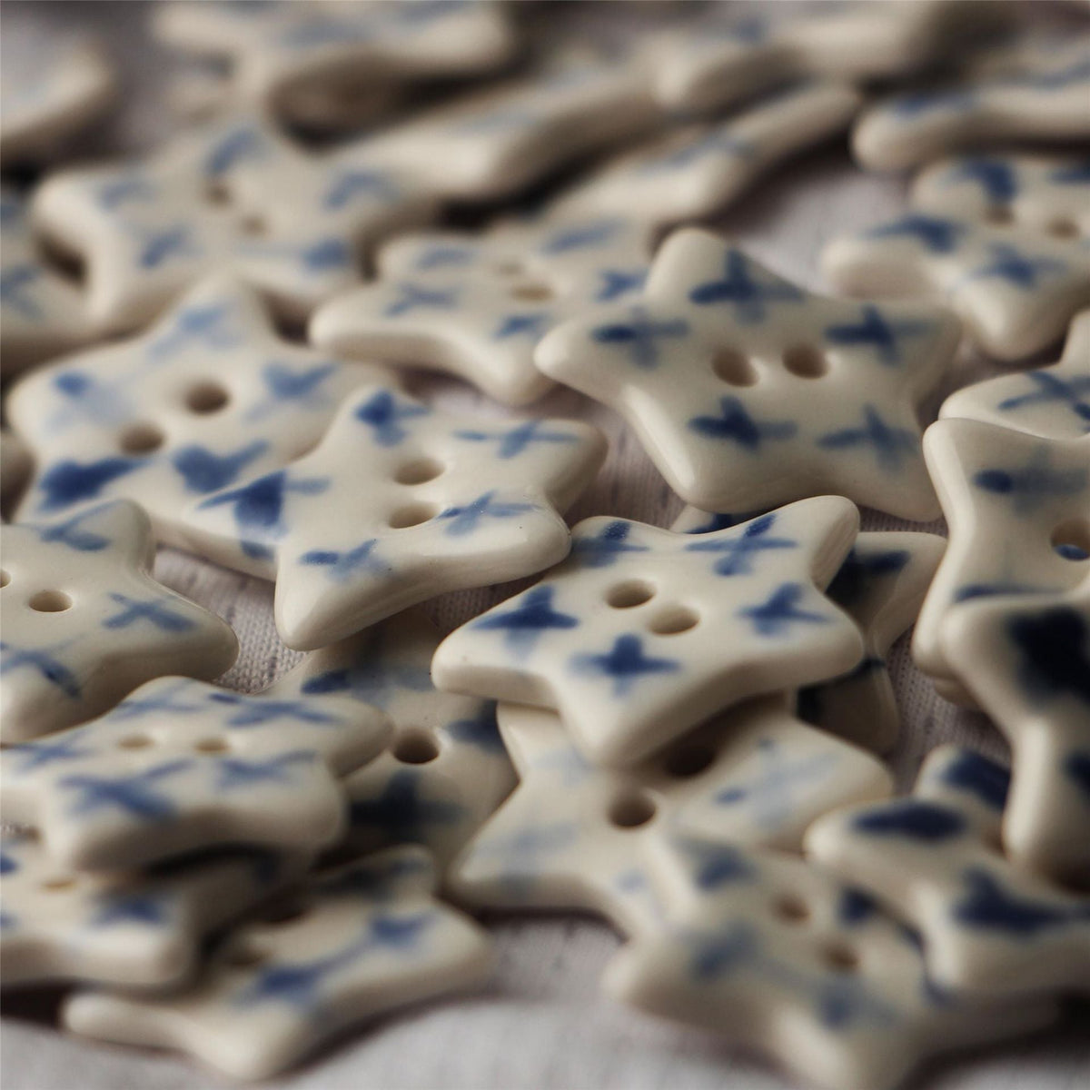 20/30mm Five Pointed Star 2 Hole Blue and White Ceramic Sewing Buttons 4PCS