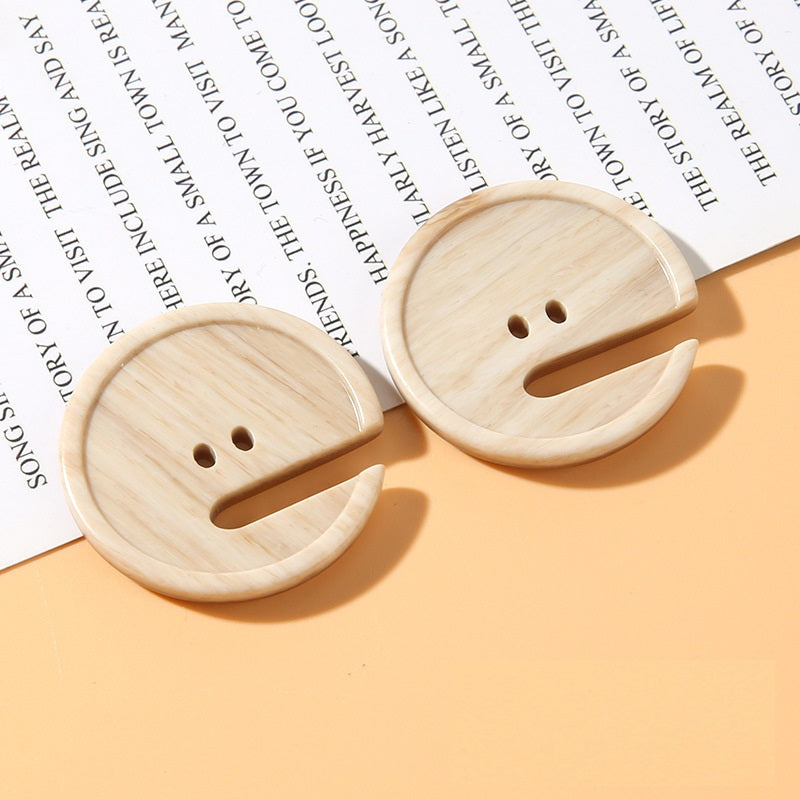 15-28mm Pac-Man Shaped Two-Hole Wood-Grain Resin Buttons 30 Pack Beige