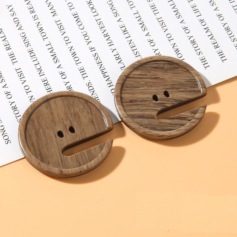 15-28mm Pac-Man Shaped Two-Hole Wood-Grain Resin Buttons 30 Pack Brown