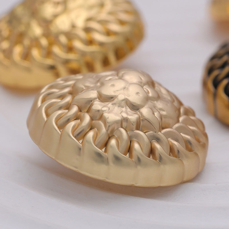 Retro Trendy Round Metal Button with Lion Head Pattern 6pcs Misty Gold