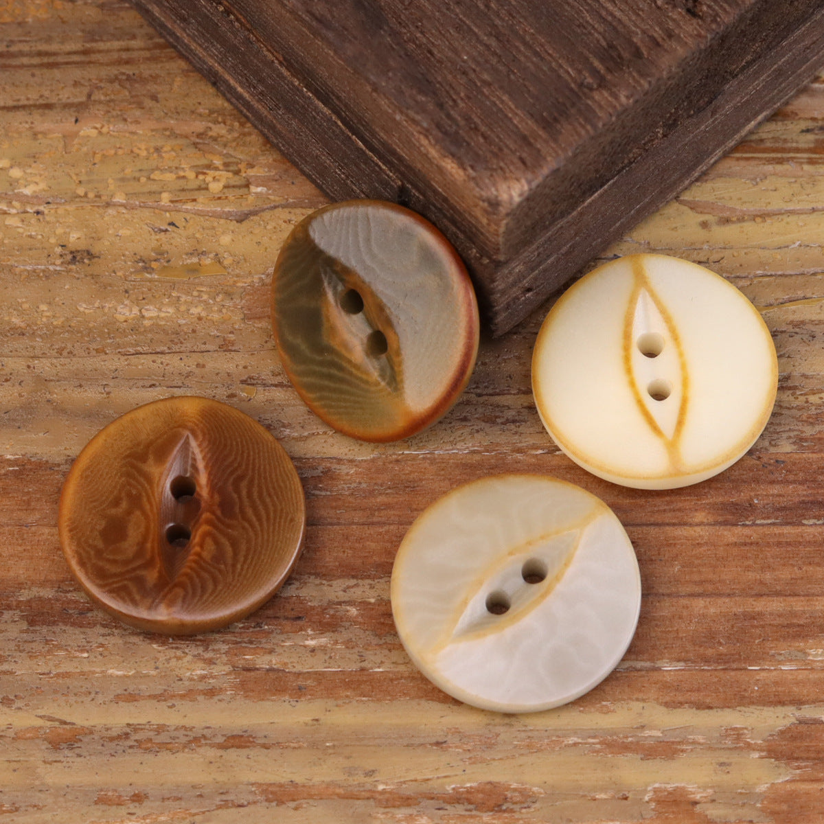Natural Reddish-Brown Gray Fish-Eye Palm Nut Shell Buttons 20 Pack