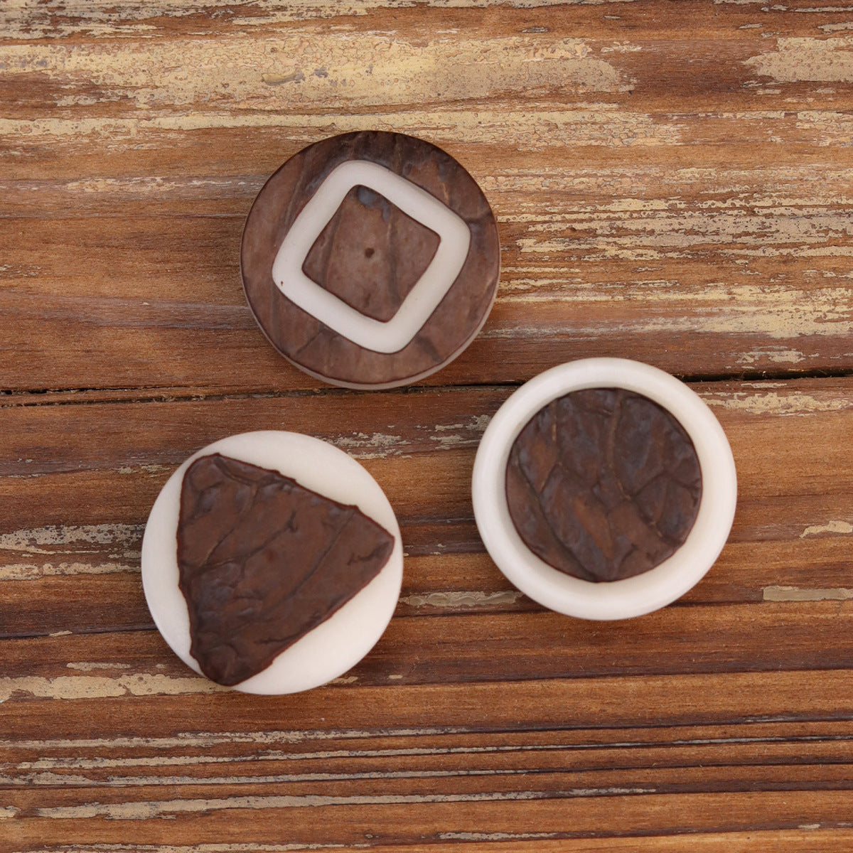 Natural Bark White Wood Grain Corozo Button 20 Pack(4 Sizes)