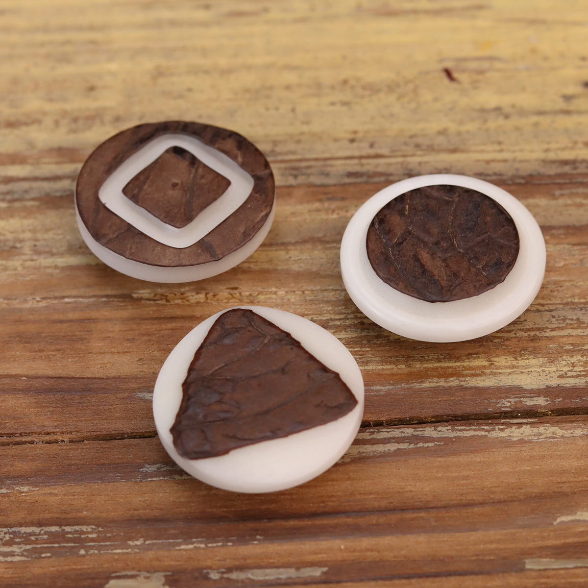 Natural Bark White Wood Grain Corozo Button 20 Pack(4 Sizes)
