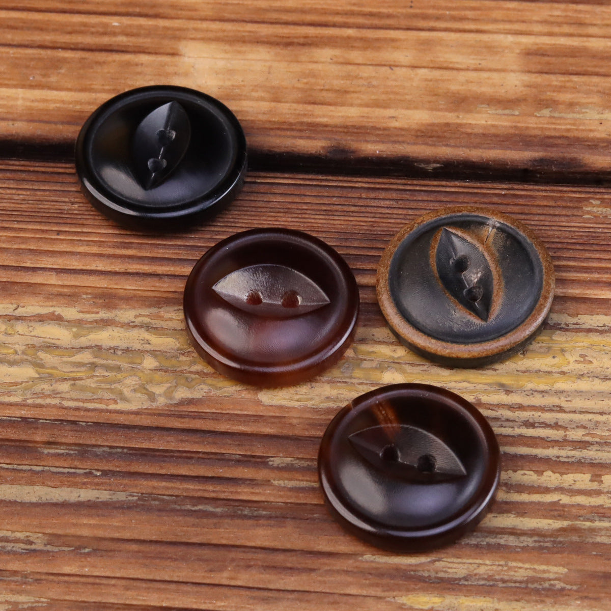 11.5-25mm Burnished Black Coffee Fish-Eye Horn Buttons 30 Pack