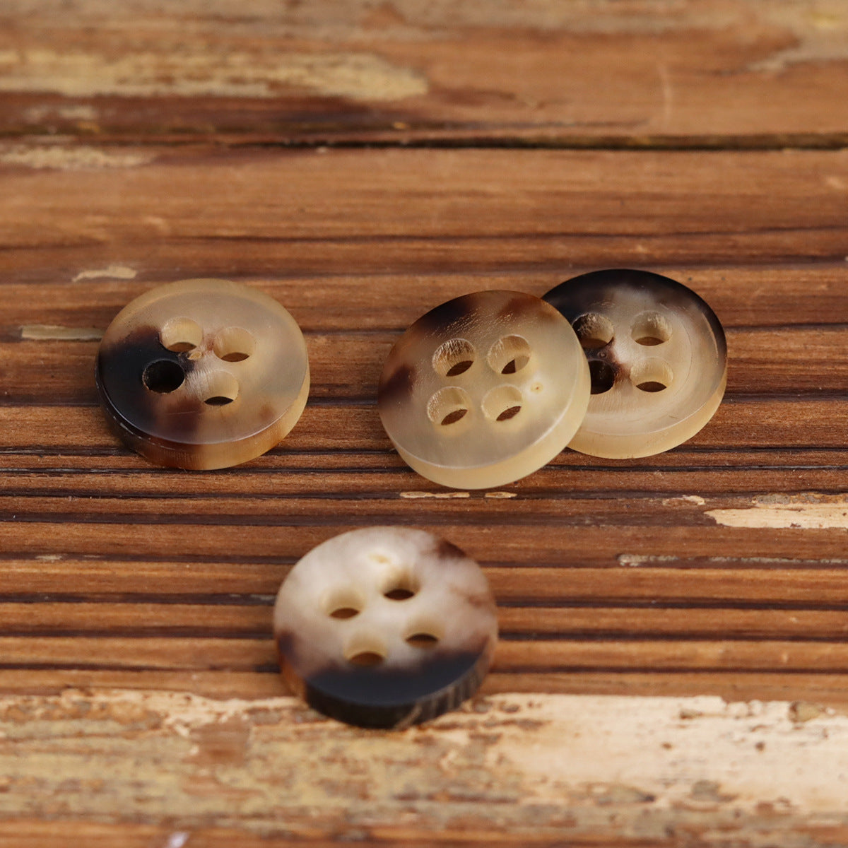 14MM Beige-Black Round Four-Hole Flat Yellow Cattle Horn Buttons 10pcs