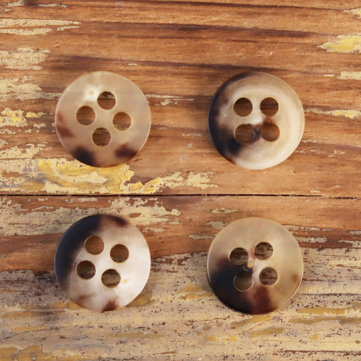 14MM Beige-Black Round Four-Hole Flat Yellow Cattle Horn Buttons 10pcs