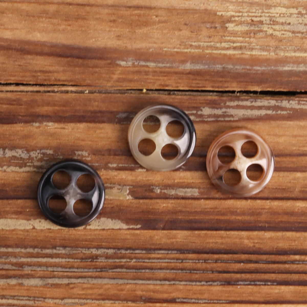 11.5mm Large-Eyelet Urea Buttons 36 Pack (3 Colors)