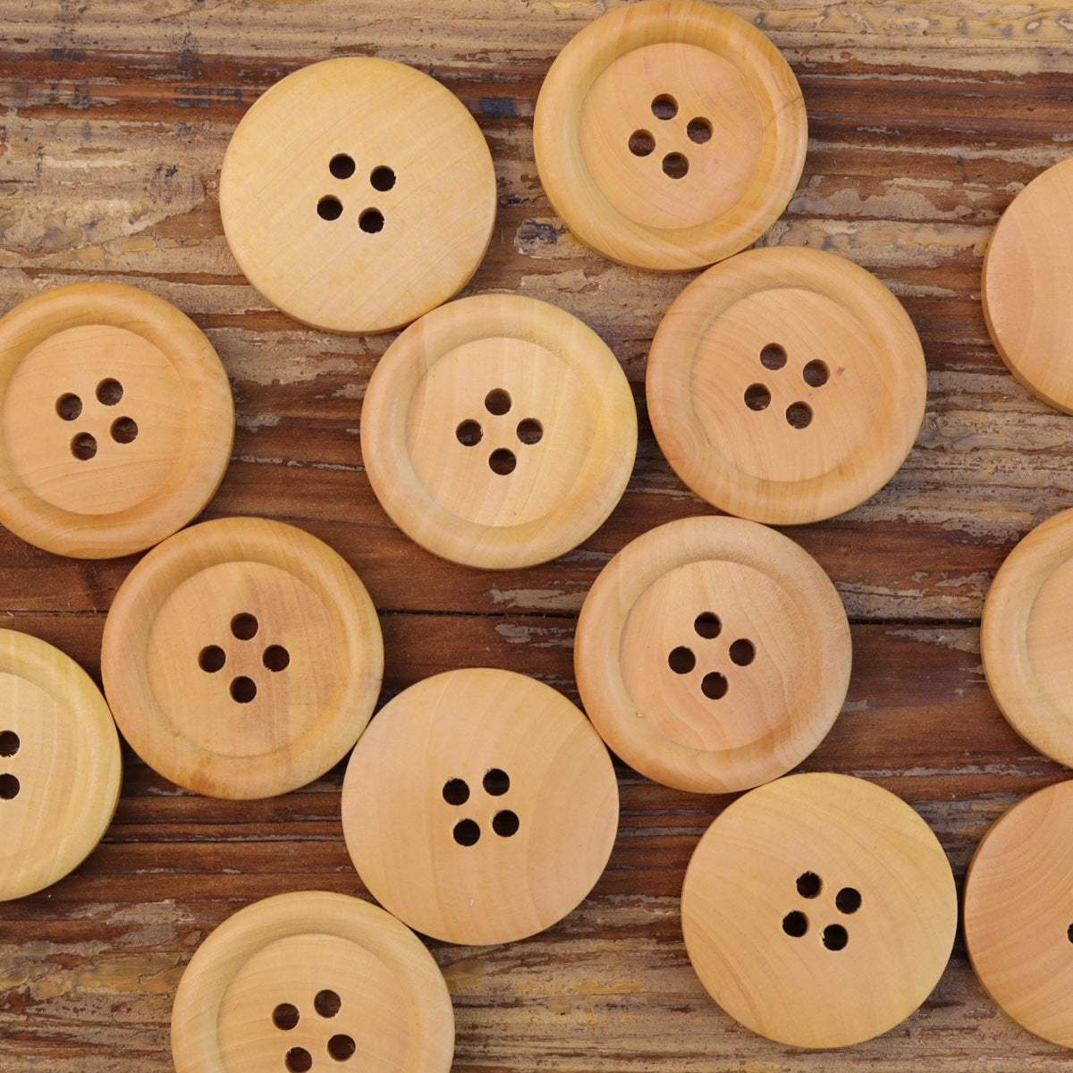 18-44L Natural Solid Wood Round 4 Hole Buttons 40 Pack (8 Sizes)
