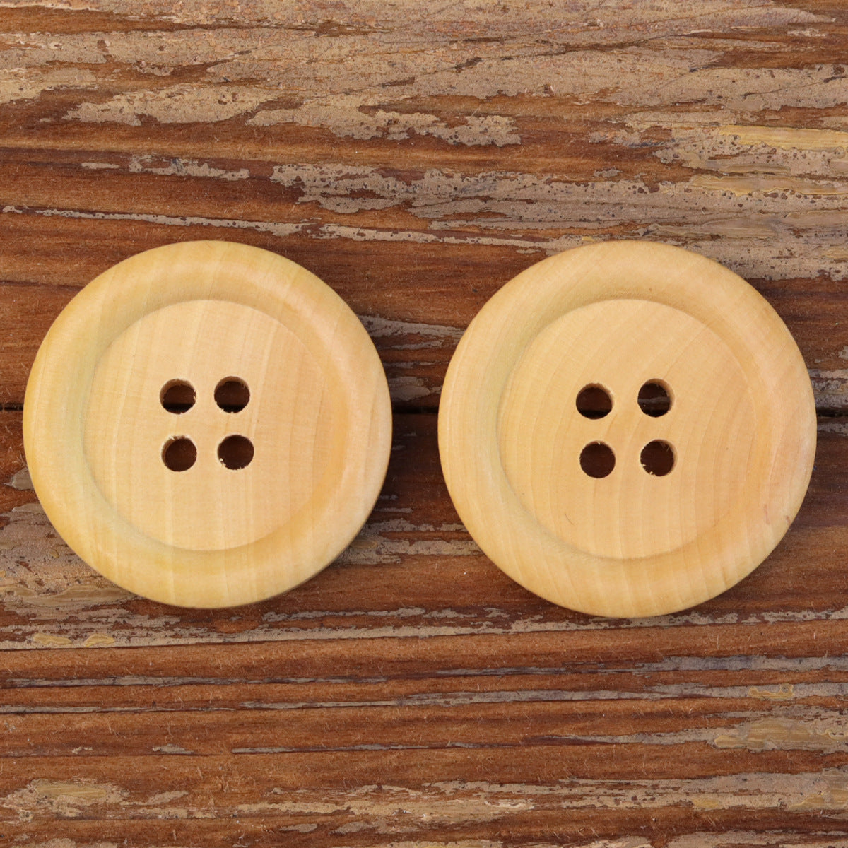 18-44L Natural Solid Wood Round 4 Hole Buttons 40 Pack (8 Sizes)