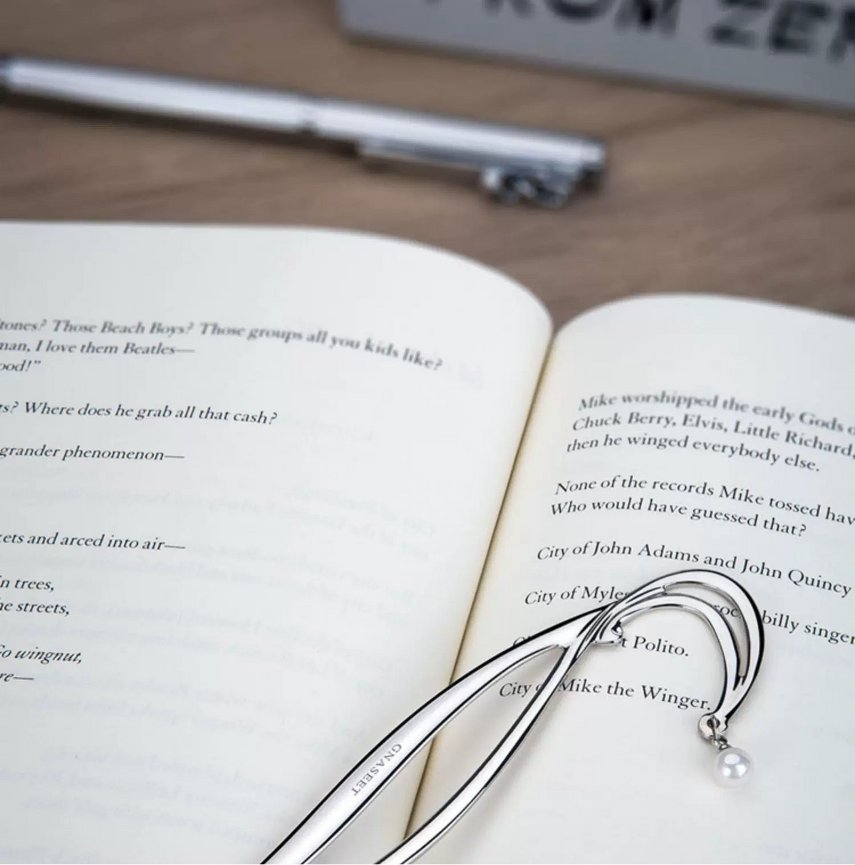 GNASEET Metal Bookmark with Pearl Pendant – Willow Leaf Design | Elegant Gift for Women & Book Lovers