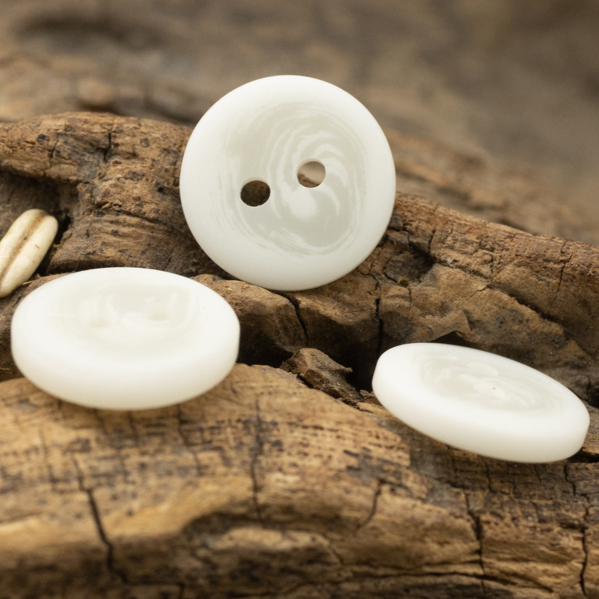 Thin-Edged White 2 Hole Resin Buttons Fish-Eye Shape 50pcs