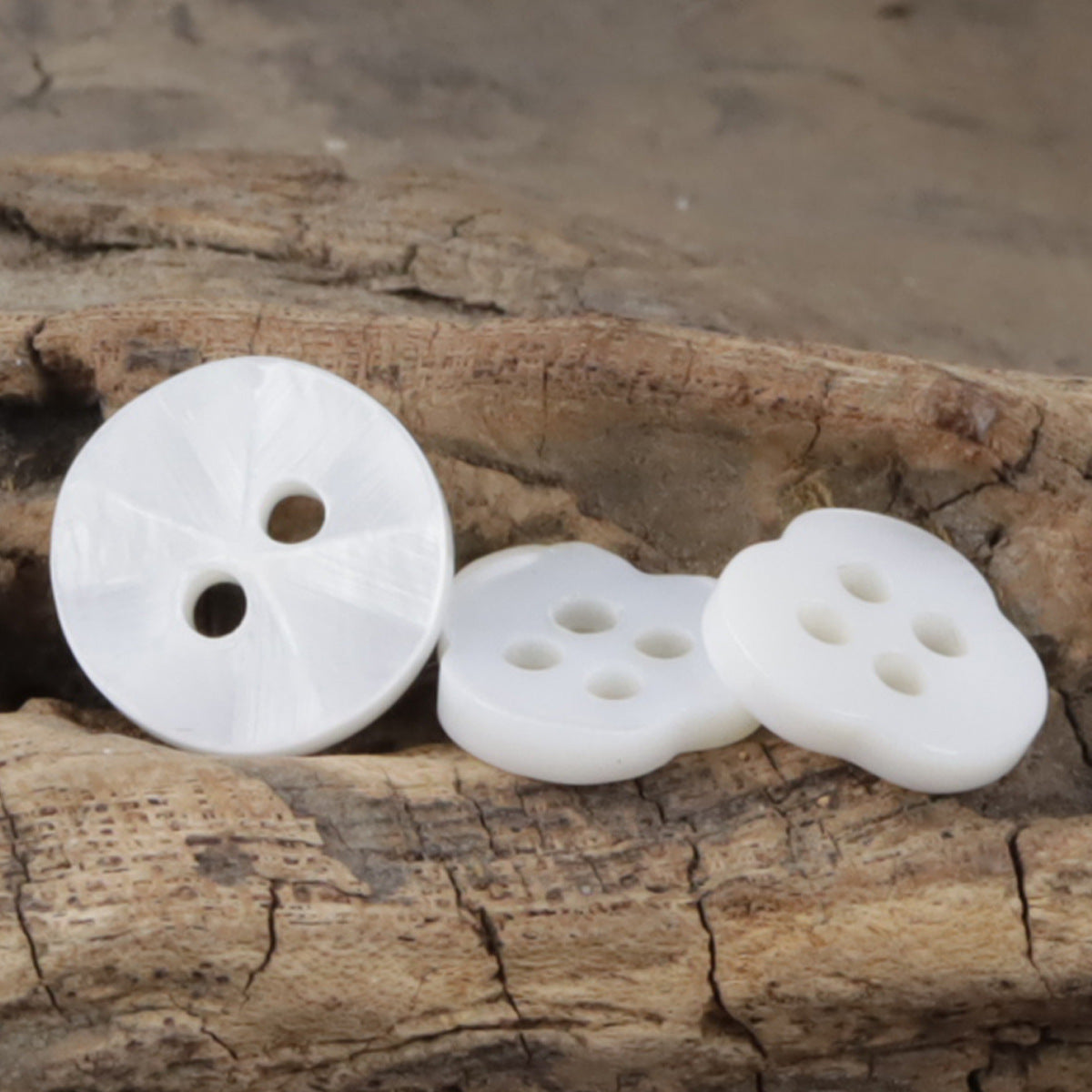11.5mm Irregular Flower-Shaped White Shell Buttons for Shirts 10pcs