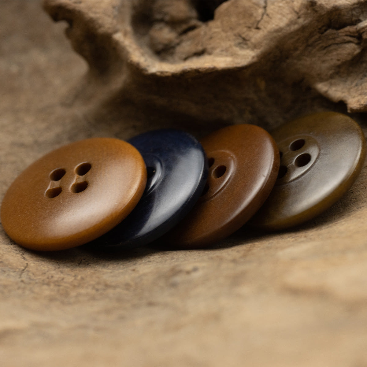 15-25mm Dark Blue Reddish Brown Sustainable Natural Fruit Buttons 10pcs