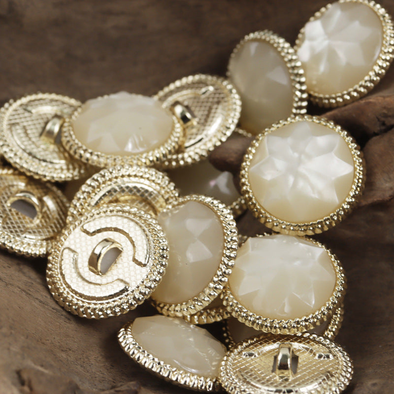 18-23mm Golden Lace Resin Diamond Pattern Metal Button 10pcs Khaki