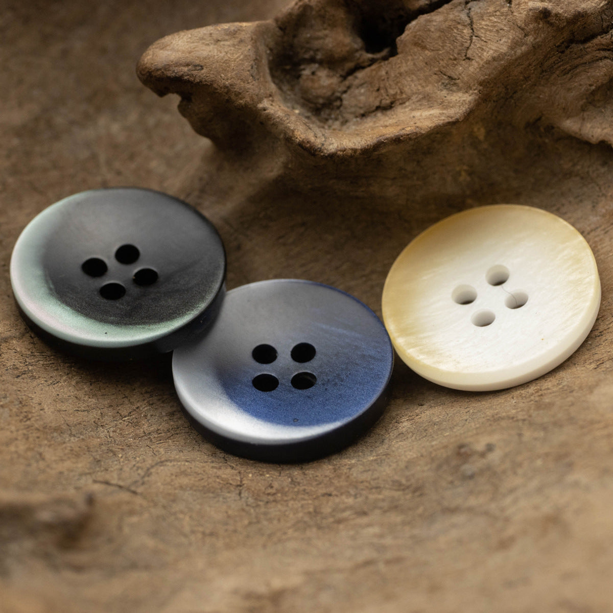 Gradient Dark Blue Crescent Pattern Flat Resin Buttons for Knitwear 30pcs