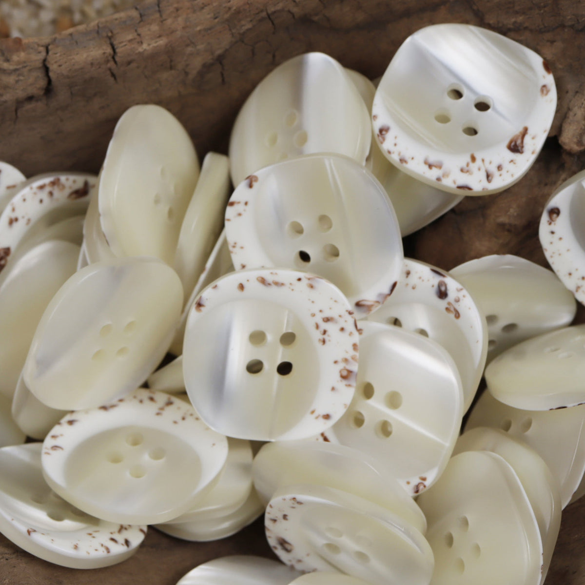 Vintage Imitation Shell Pattern Resin Buttons 20pcs White