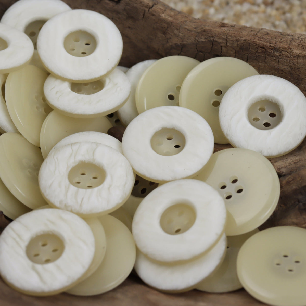Wide-Brim Two-Tone Resin Buttons for Women's Outerwear 30pcs White