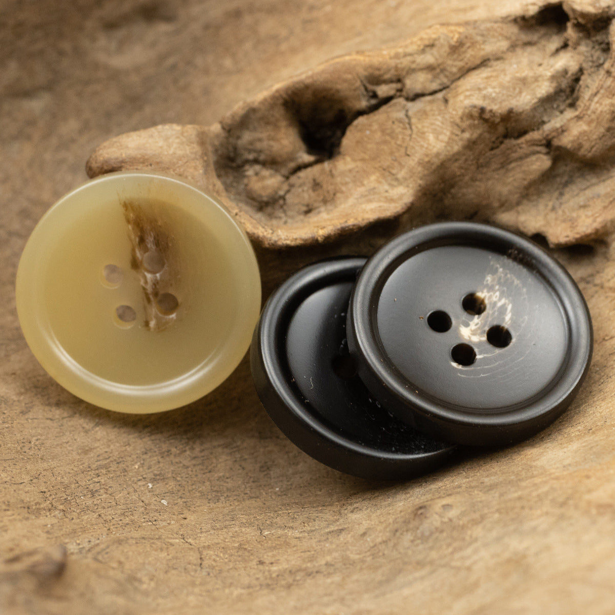 15-28mm Resin Four-Hole Buttons for Short Windbreakers 30 Pack