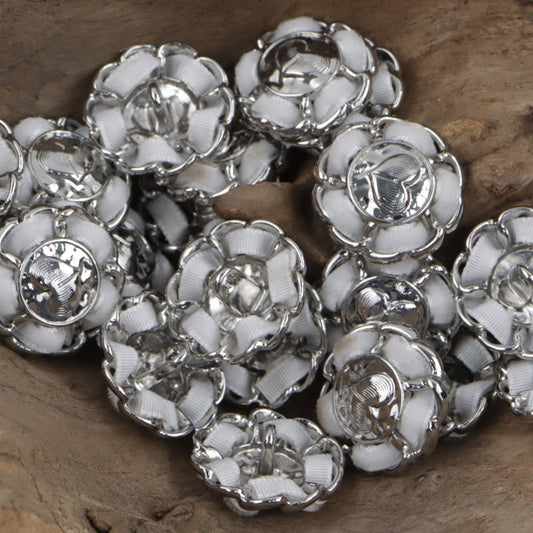 Flower-Shaped Heart Decorative Gold Buttons for Stringing and DIY Crafts 10pcs White