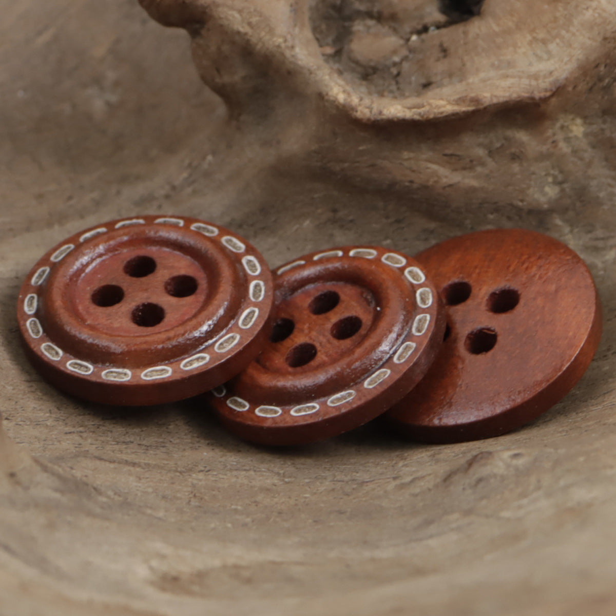 Dashed Circle Four-Hole Red Lacquered Wooden Buttons 100PCS