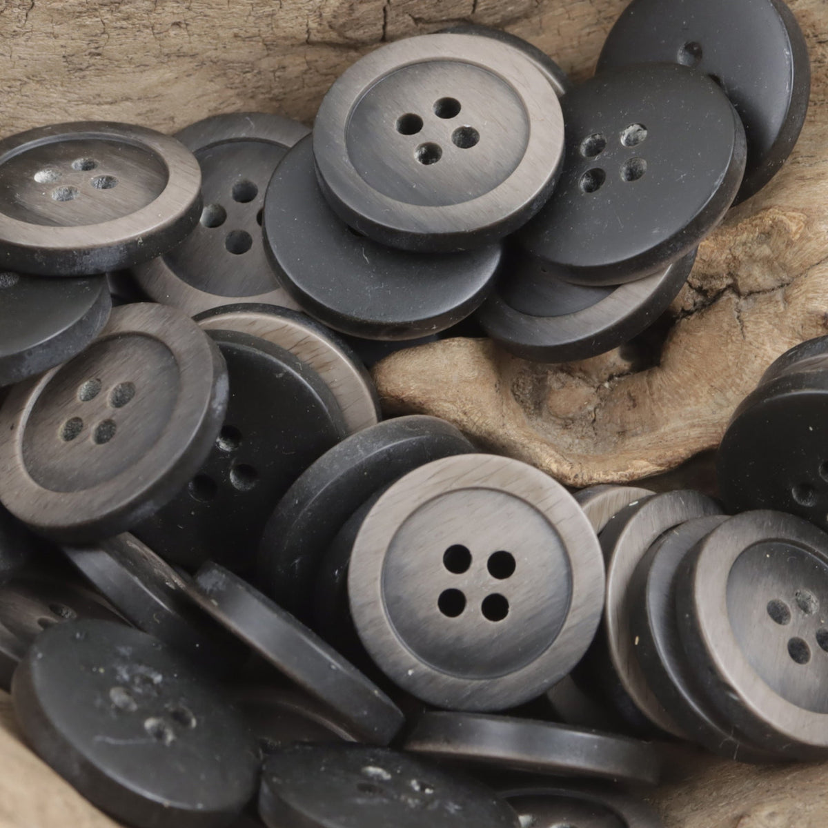 15-25mm Gradient Wood Grain Beige Coffee Resin Decorative Buttons 40 Pack