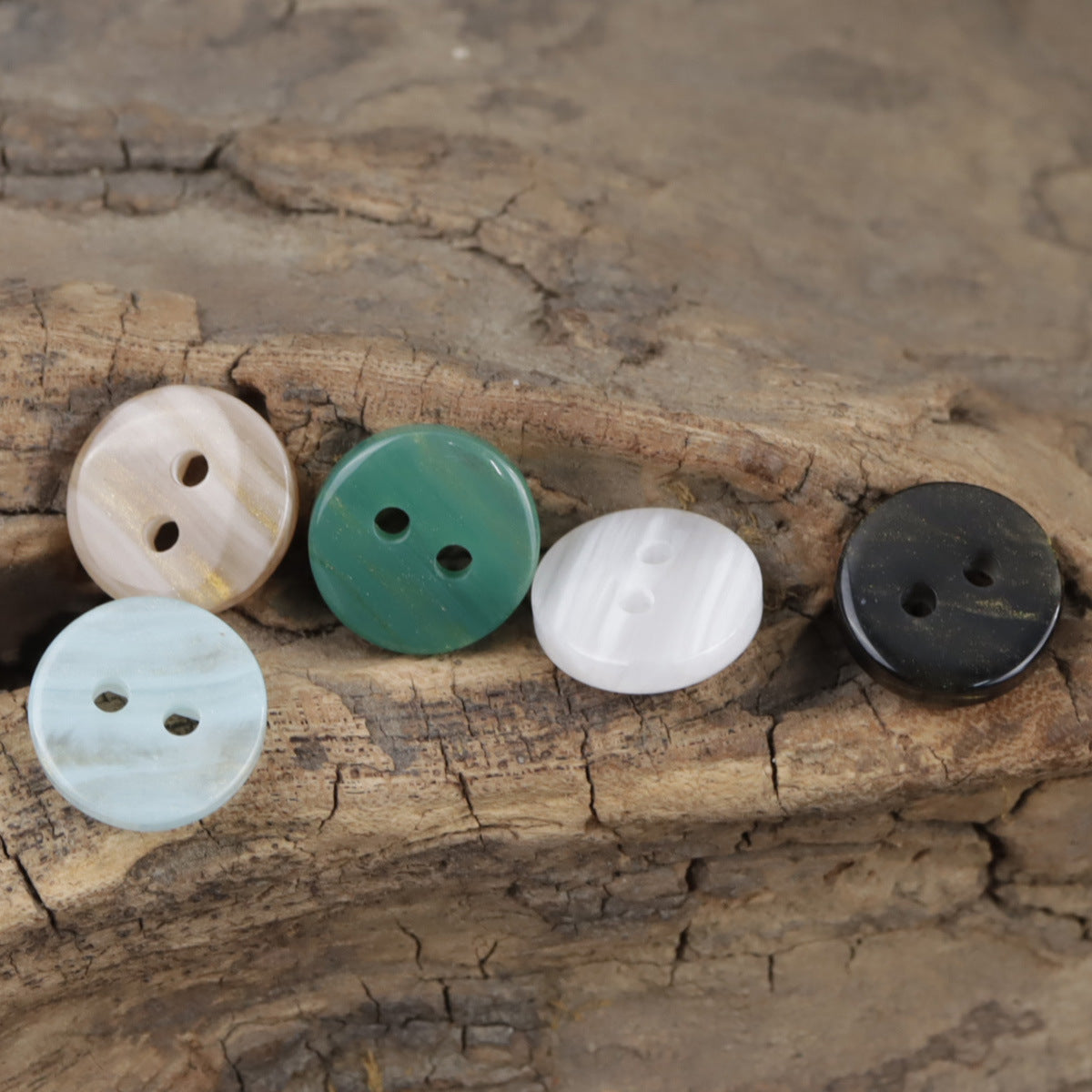11.5mm Emerald Gold-Plated 2-Hole Resin Buttons 50 Pack