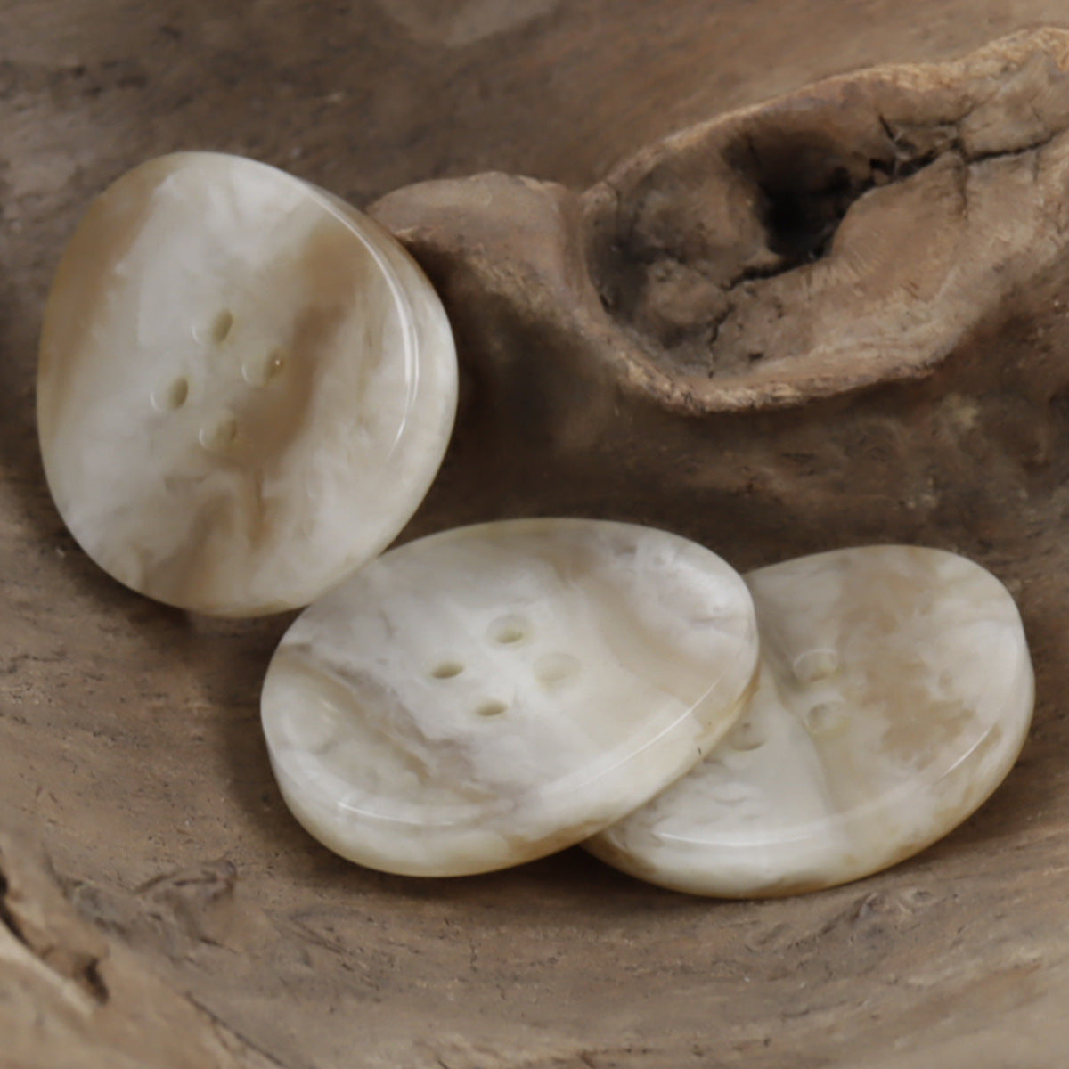 Irregular Light Khaki Wood Grain 4-Hole Resin Buttons 20pcs