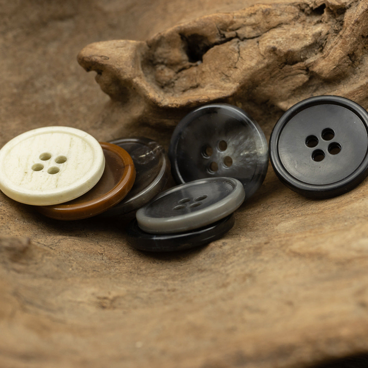 Round 4 Hole Slim Edged Urea Buttons Imitation Fruit Texture 10PCS