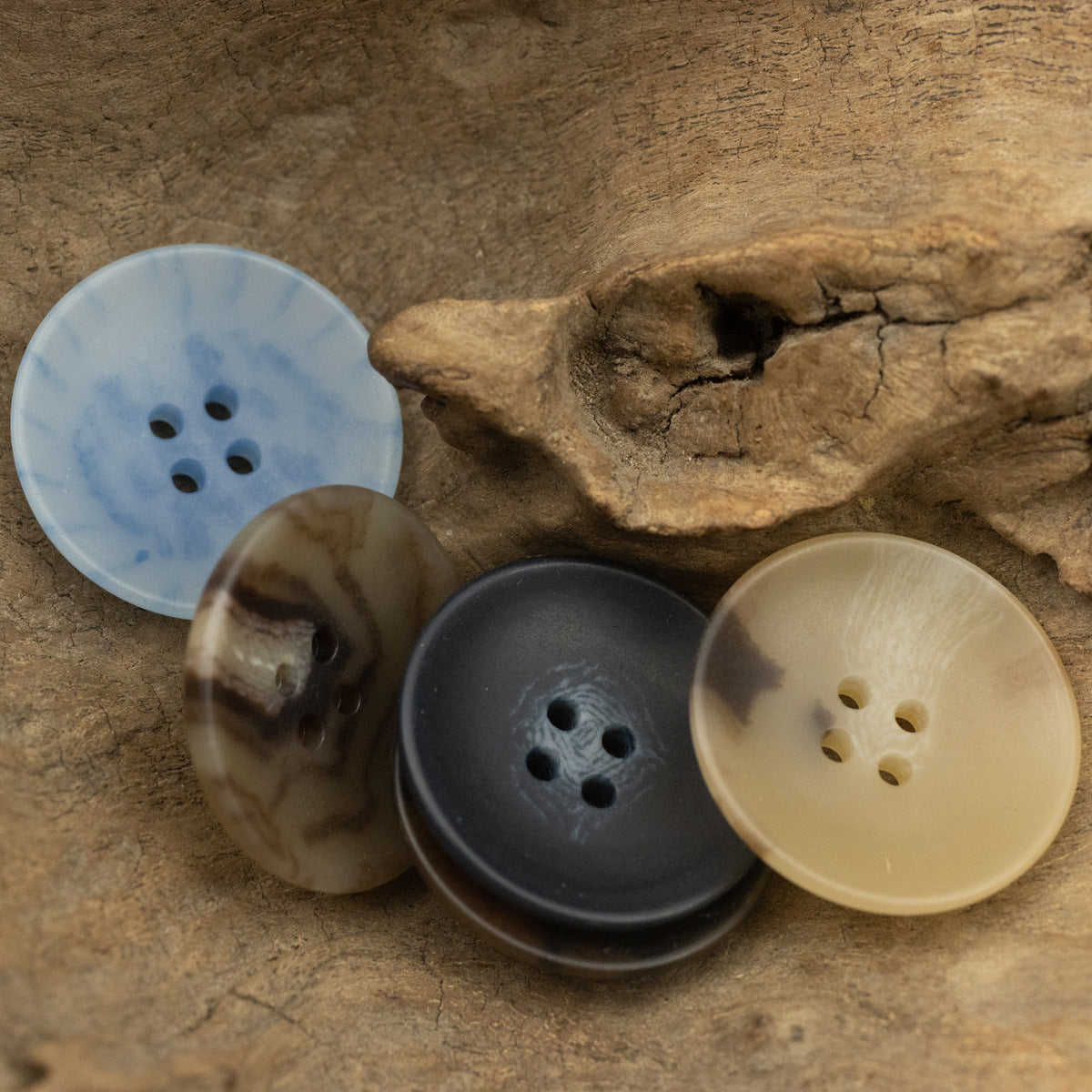 Bowl-Shaped Round Four-Hole Eco-Friendly Urea Buttons 30 Pack