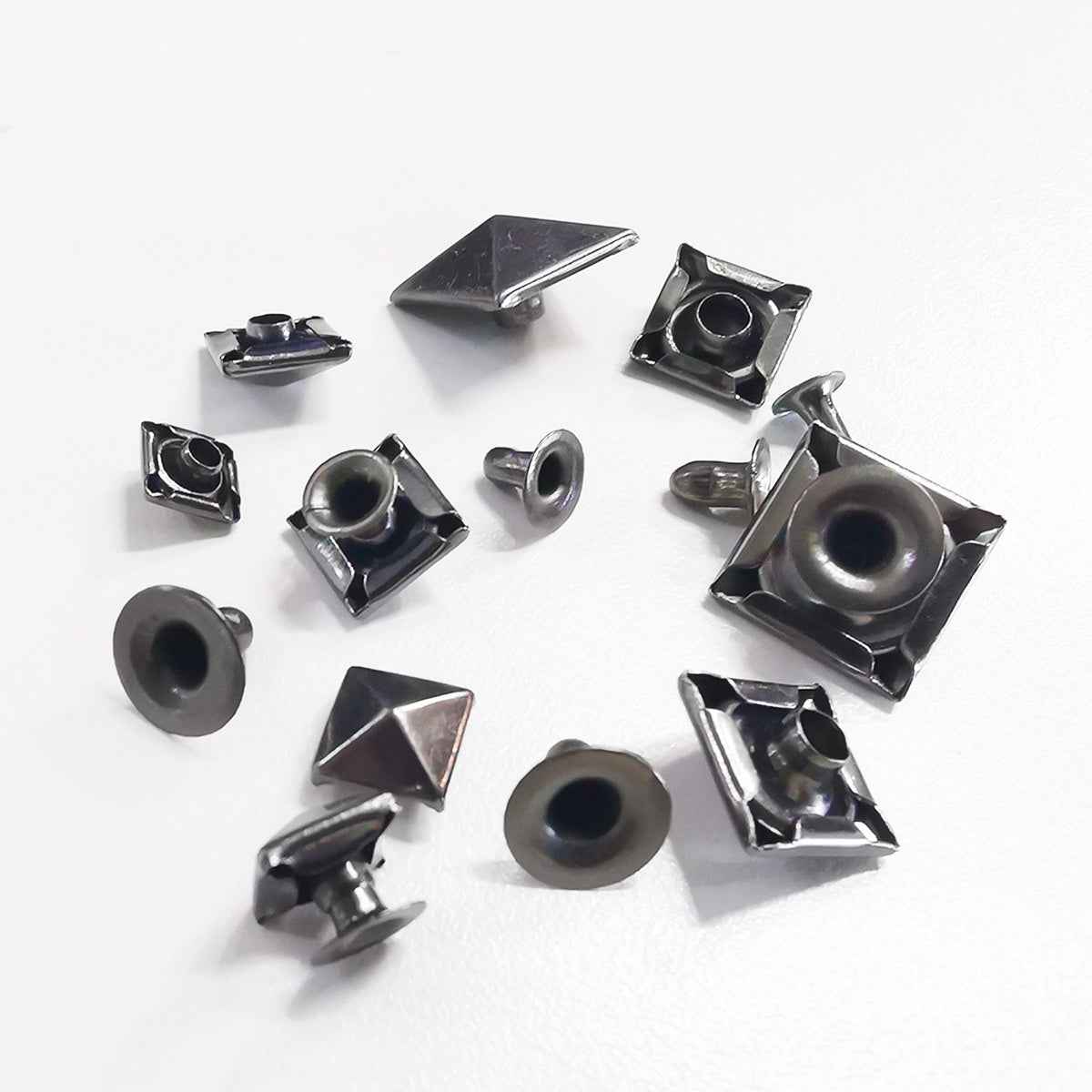6-12mm Brass Pyramid Stud Rivets Decorative Metal Buttons 120 Pack Gunmetal